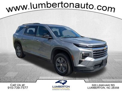 Used 2025 Chevrolet Traverse LT