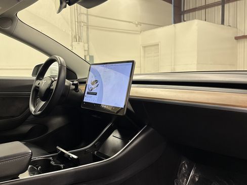 Used 2020 Tesla Model 3 Standard Range Plus image 31