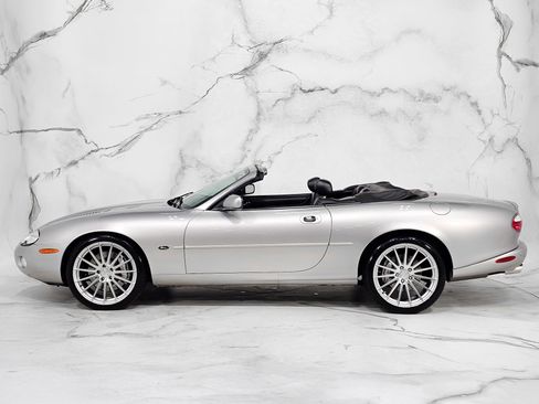 Used 2001 Jaguar XK8 Convertible RWD image 9