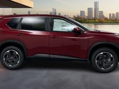 Used 2024 Nissan Rogue SV AWD/4WD image 4