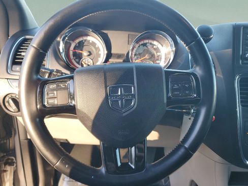 Used 2020 Dodge Grand Caravan SXT image 15