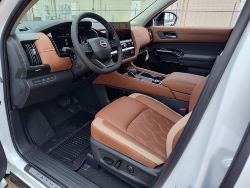 New 2026 Nissan Pathfinder Platinum AWD/4WD image 2