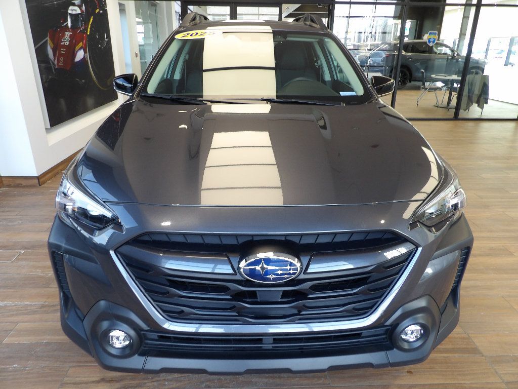Used 2025 Subaru Outback Premium AWD/4WD image 2