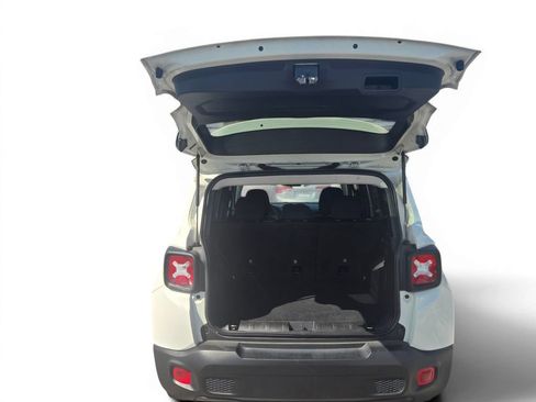 Used 2023 Jeep Renegade Latitude AWD/4WD image 5
