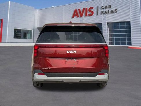 Used 2025 Kia Carnival FWD image 7