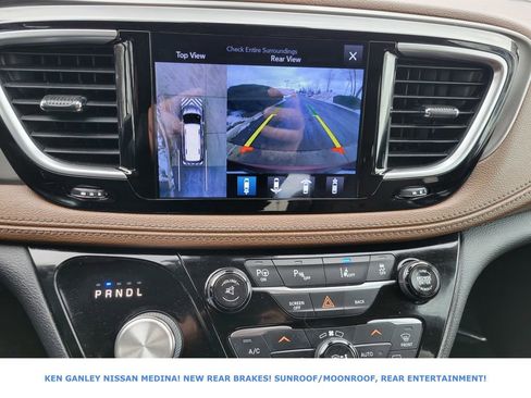 Used 2017 Chrysler Pacifica Limited image 28