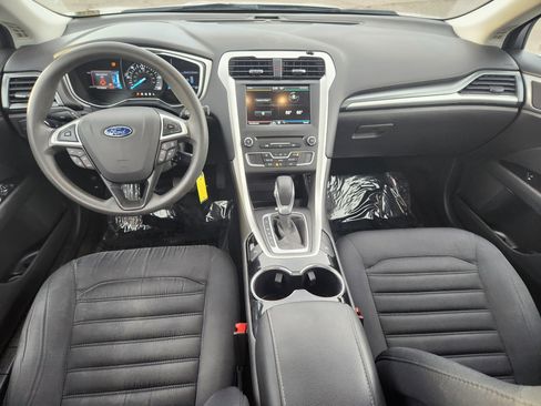 Used 2016 Ford Fusion SE image 18