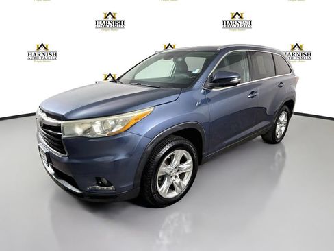 Used 2014 Toyota Highlander Limited Platinum FWD image 3