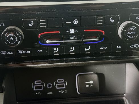 Used 2024 Jeep Grand Cherokee Altitude AWD/4WD image 23
