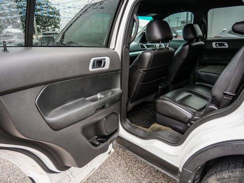Used 2013 Ford Explorer XLT FWD image 17
