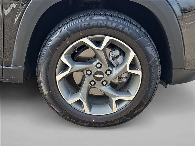 Used 2025 Chevrolet Trax LT FWD image 22