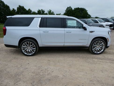 New 2026 GMC Yukon XL Denali w/ Denali Reserve Package AWD/4WD image 3