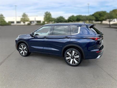 New 2025 Mitsubishi Outlander SEL image 5