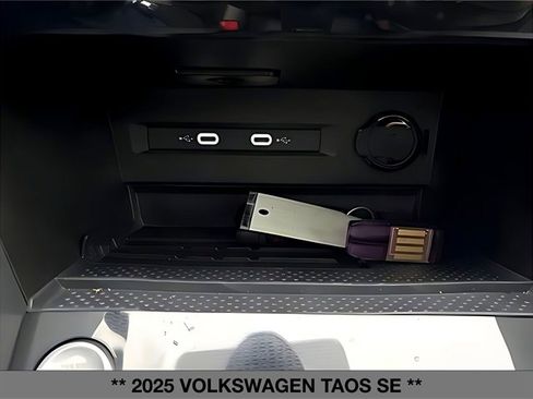 Used 2025 Volkswagen Taos SE w/ Panoramic Sunroof Package image 23