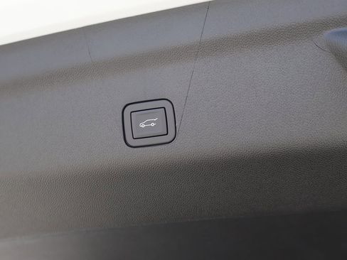 New 2025 Chevrolet Suburban Premier image 37