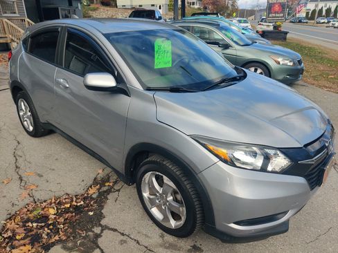 Used 2018 Honda HR-V LX image 8