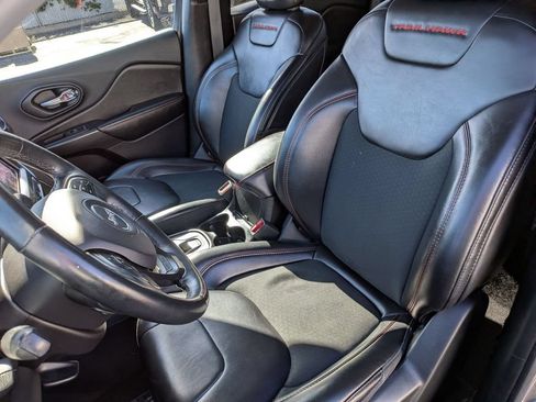 Used 2019 Jeep Cherokee Trailhawk w/ Cold Weather Group AWD/4WD image 15