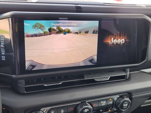 New 2026 Jeep Gladiator Sport AWD/4WD image 18