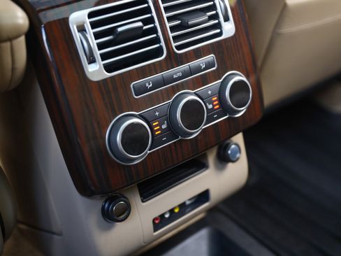 Used 2016 Land Rover Range Rover HSE image 16