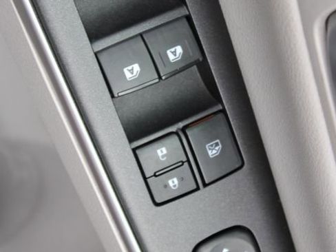 Used 2015 Toyota Camry XLE w/ Moonroof Package image 17