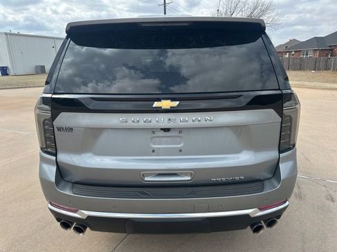 Used 2025 Chevrolet Suburban Premier image 4