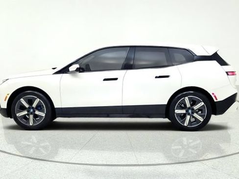 Used 2023 BMW iX xDrive50 w/ Sport Package AWD/4WD image 5