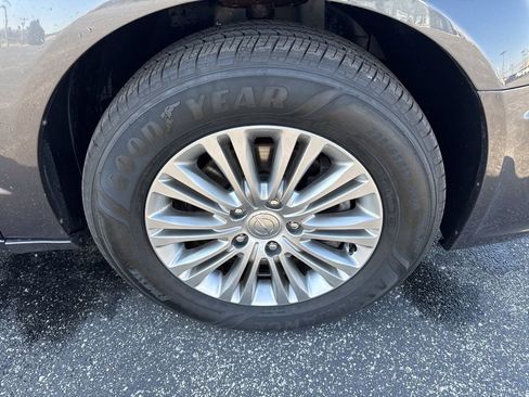 Used 2016 Chrysler Town & Country Touring-L w/ Driver Convenience Group image 41