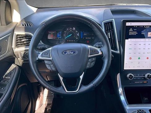 Used 2024 Ford Edge Titanium image 5