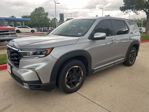 Used 2025 Honda Pilot EX-L image 2