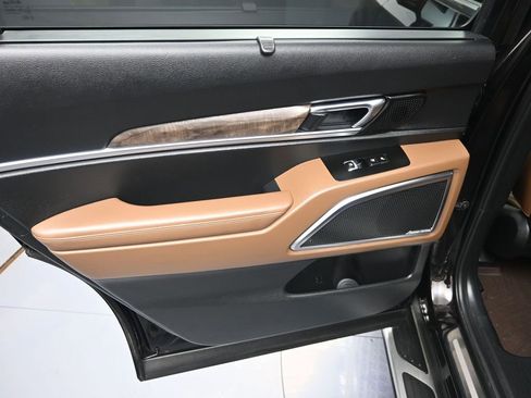 Used 2020 Kia Telluride SX w/ SX Prestige Package image 32