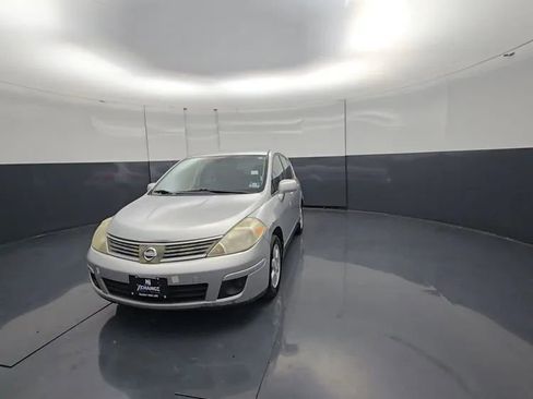 Used 2009 Nissan Versa Hatchback FWD image 18