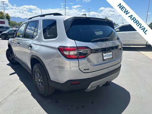 Used 2025 Honda Pilot TrailSport image 5