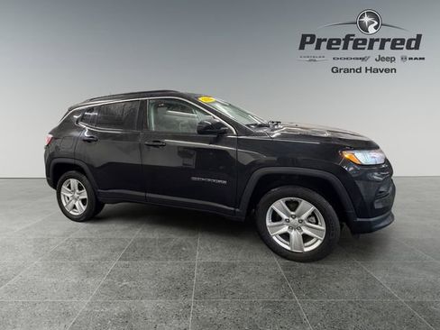 Used 2022 Jeep Compass Latitude w/ Convenience Group AWD/4WD image 8