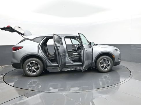 Used 2025 Chevrolet Blazer LT image 28