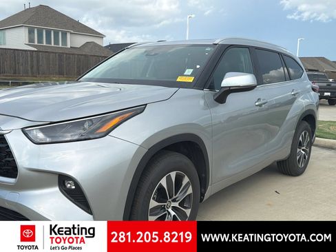 Used 2025 Toyota Highlander XLE FWD image 7