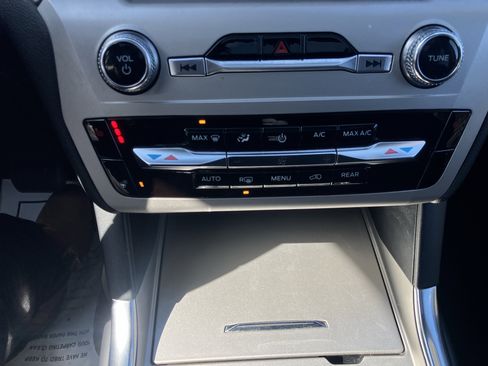 Used 2023 Ford Explorer XLT w/ Equipment Group 202A image 28