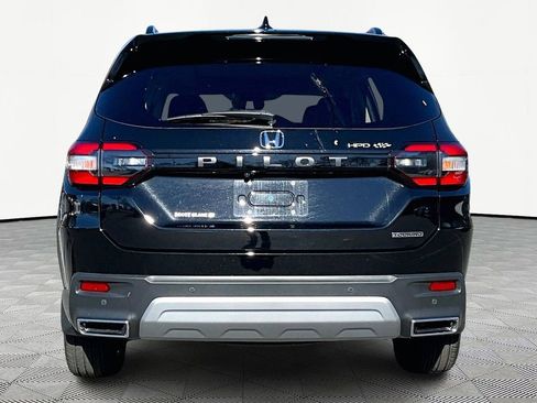 Used 2024 Honda Pilot Touring image 7