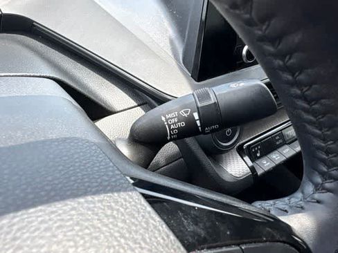 Used 2023 Toyota Prius XLE FWD image 17