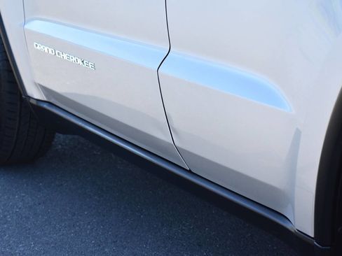 Used 2015 Jeep Grand Cherokee Limited w/ Luxury Group II AWD/4WD image 18