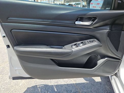 Used 2025 Nissan Altima 2.5 SV FWD image 14