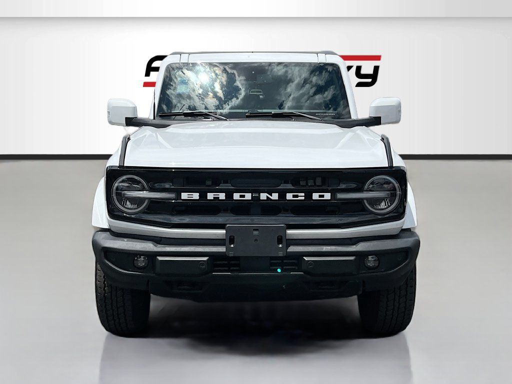 Used 2025 Ford Bronco Outer Banks AWD/4WD image 2
