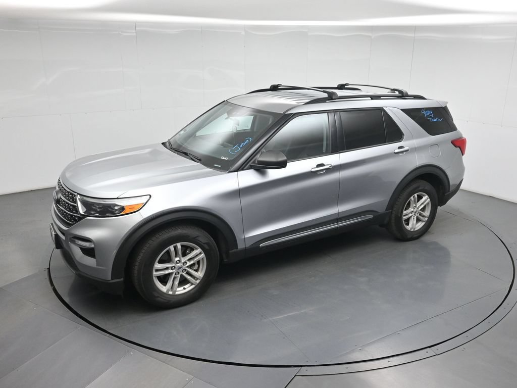 Used 2024 Ford Explorer XLT w/ Equipment Group 202A AWD/4WD image 44
