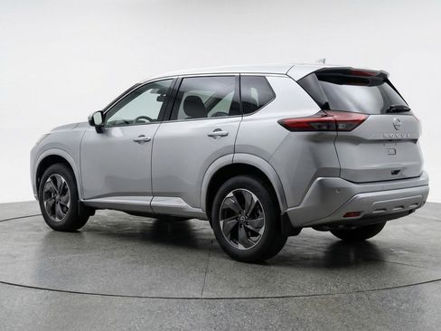 Used 2025 Nissan Rogue SV FWD image 6