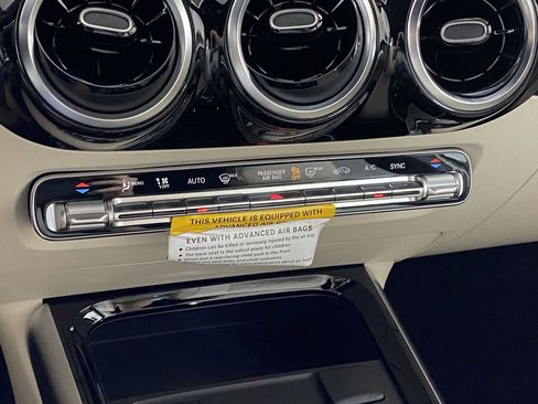 Certified 2025 Mercedes-Benz GLA 250 4MATIC image 25