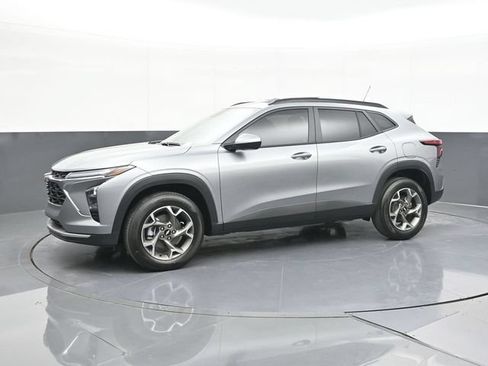 New 2026 Chevrolet Trax LT w/ Driver Confidence Package FWD image 5
