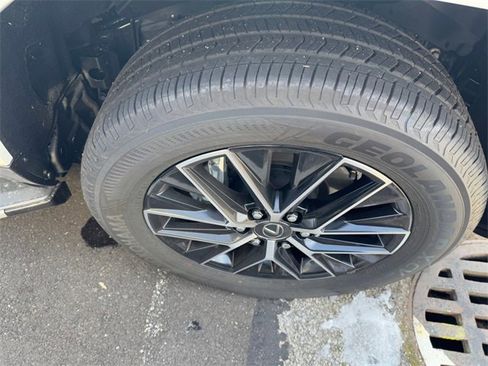 New 2024 Lexus GX 550 image 5