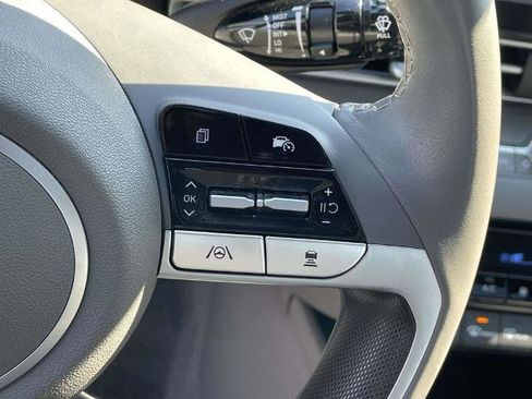 Used 2025 Hyundai Elantra SEL image 20