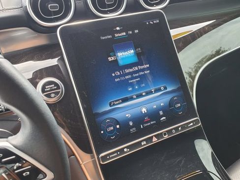 Used 2024 Mercedes-Benz GLC 300 4MATIC image 25