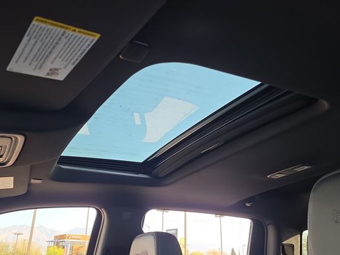 Used 2021 Chevrolet Silverado 1500 High Country w/ Technology Package image 17