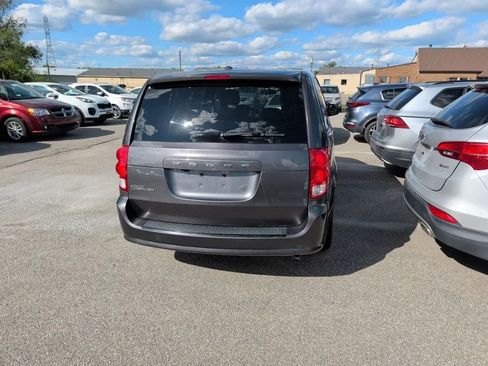 Used 2018 Dodge Grand Caravan SE FWD image 8